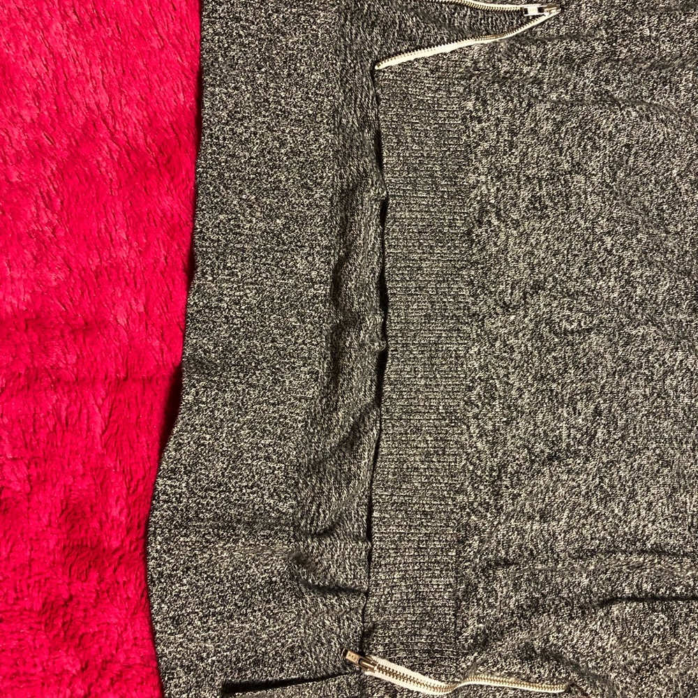 Oversized Express Sweater - Picture 2 of 4